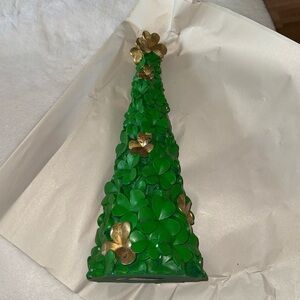 St. Patrick’s Day four leaf clover tree decor 🍀🍀🍀🍀